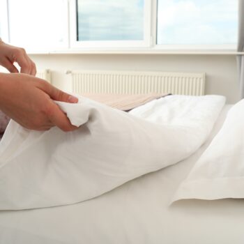 Lenjeria de pat și sănătatea familiei. Cât de des ar trebui schimbată