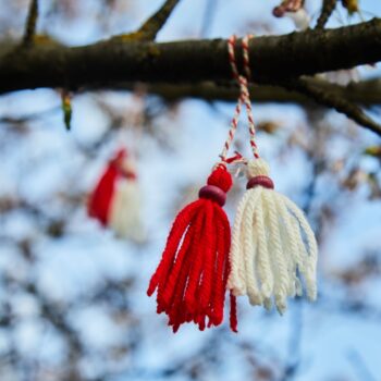 Martisor traditional 1 Martie fără presiune. Lecția gesturilor mici care contează cu adevărat