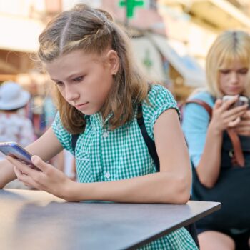 Experimentul care arată cât de mult afectează telefoanele creierul copiilor „24 de ore fără telefon.” Experimentul care arată cât de puternic ne afectează ecranele