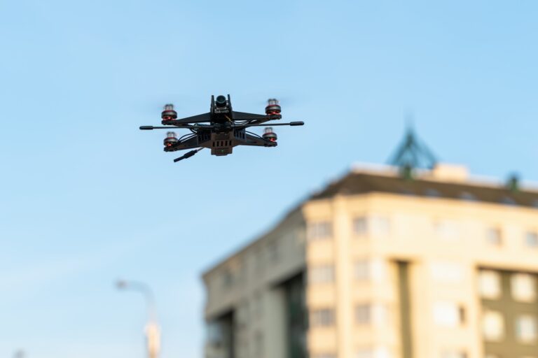 Ce se întâmplă la școală dacă este emisă o alertă cu drone. Recomandările DSU pentru părinți și elevi
